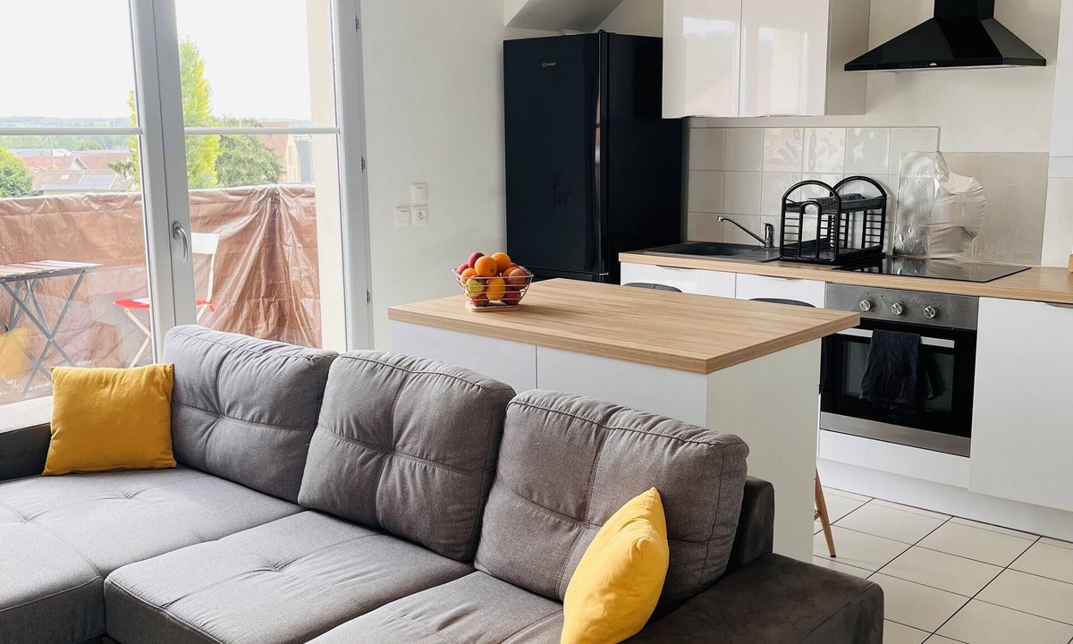 Beaumont-sur-Oise Apartment | Bright apartment