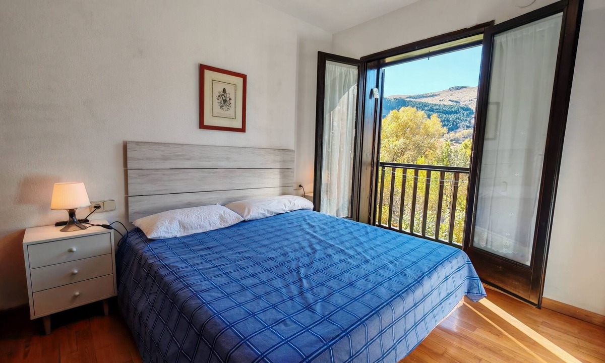 Taull Apartment | Bright apartment with garden Besiberri 6