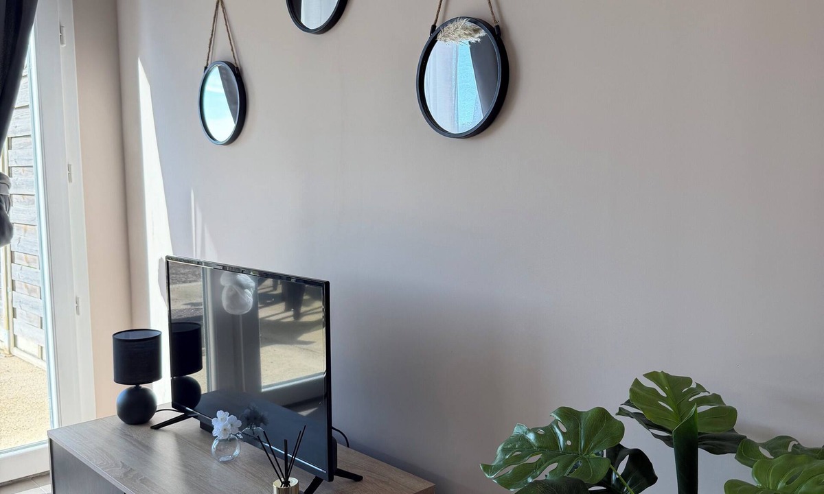 Combeaufontaine Apartment | Bright Apartment