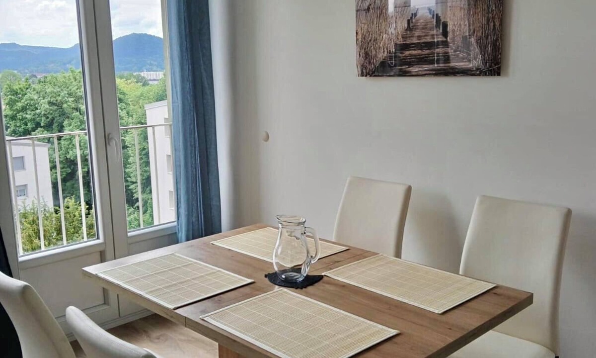 Saint-Jean-Baptiste Apartment | Bright apartment 72m2