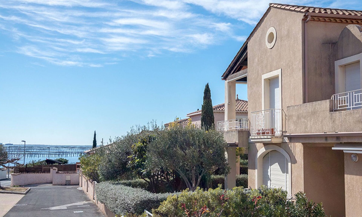 Bouzigues Apartment | Bright apartment in Bouzigues, 50m from beach, garden and parking