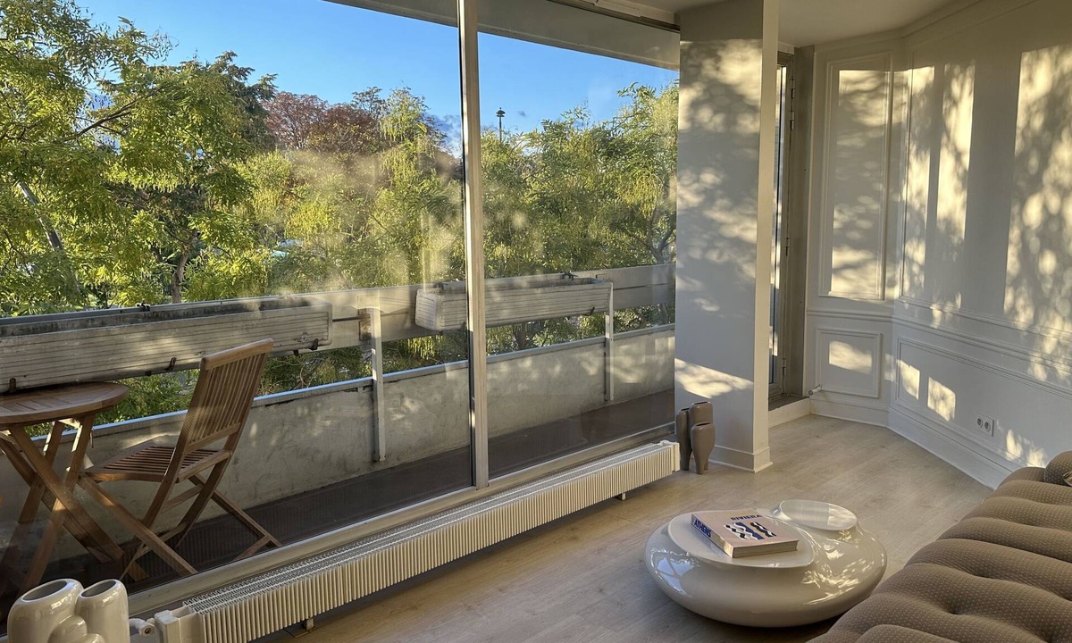 Auteuil Apartment | Bright apartment in Paris with balcony