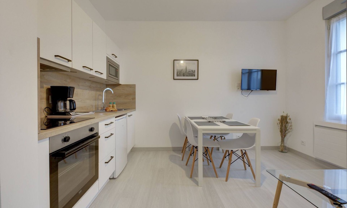 Avoine Apartment | Bright apartment in the center of Avoine