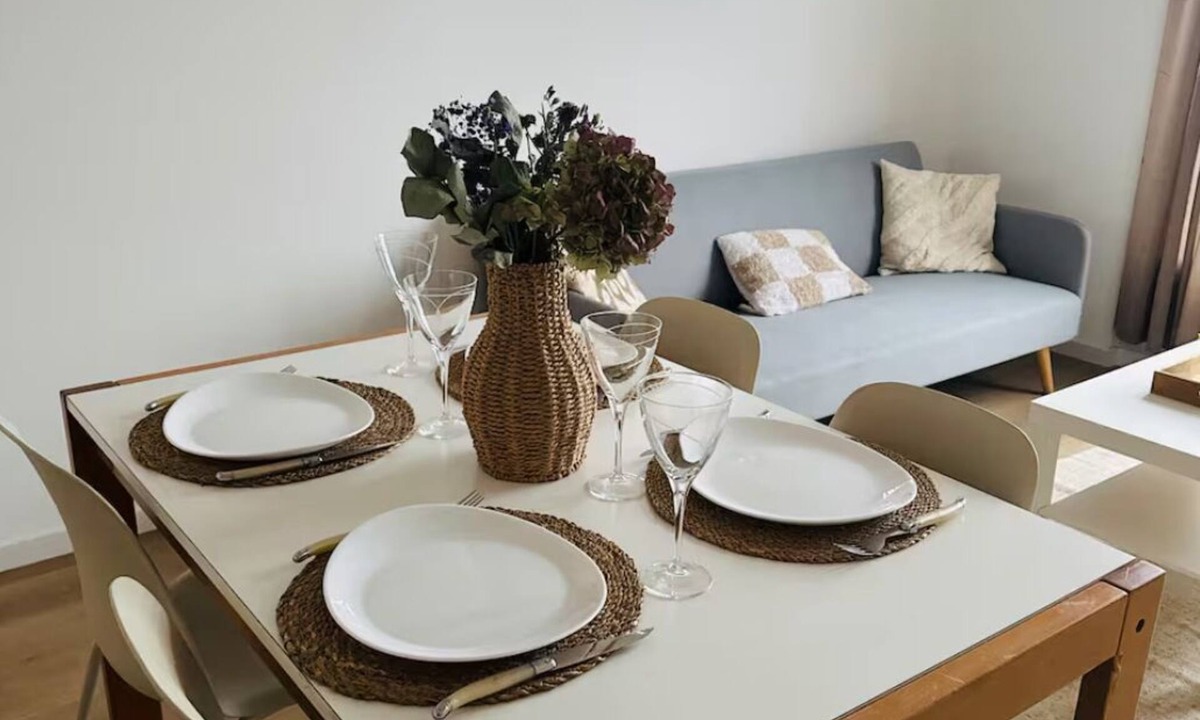 Rosendael Apartment | Bright apartment near beach and town center