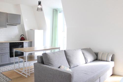 Clichy Apartment | Bright apartment near Paris