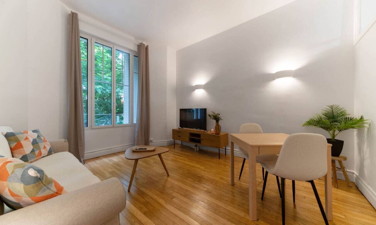 Republique Apartment | Bright apartment near thermal baths & parks