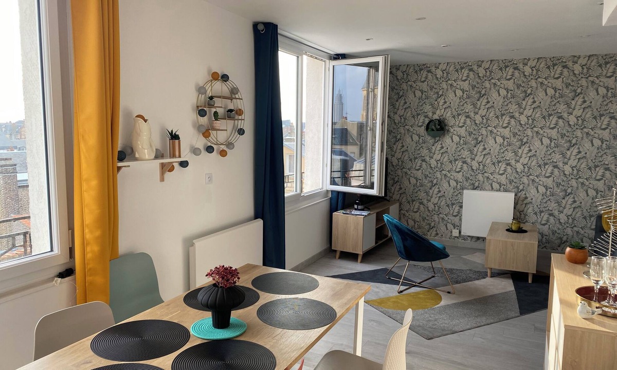 Saint-Martin-du-Littoral Apartment | Bright apartment one minute from the sea