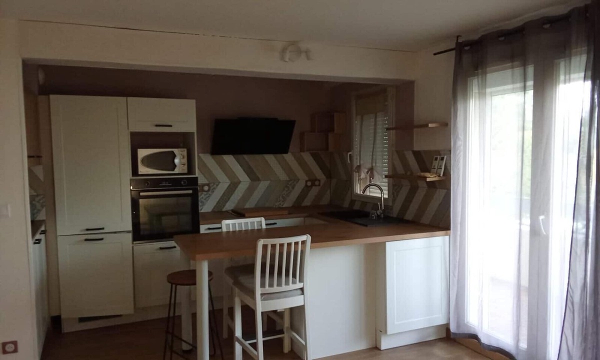 Toulouse North Apartment | Bright apartment with pool and tennis