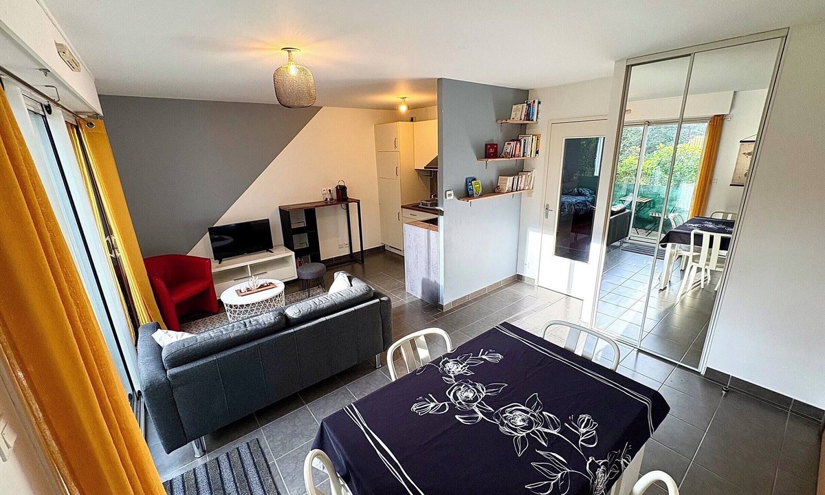 Coulmiers-Jardin des Plantes Apartment | Bright apartment with Terrace in Central Nantes