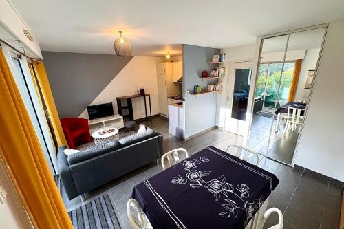 Coulmiers-Jardin des Plantes Apartment | Bright apartment with Terrace in Central Nantes