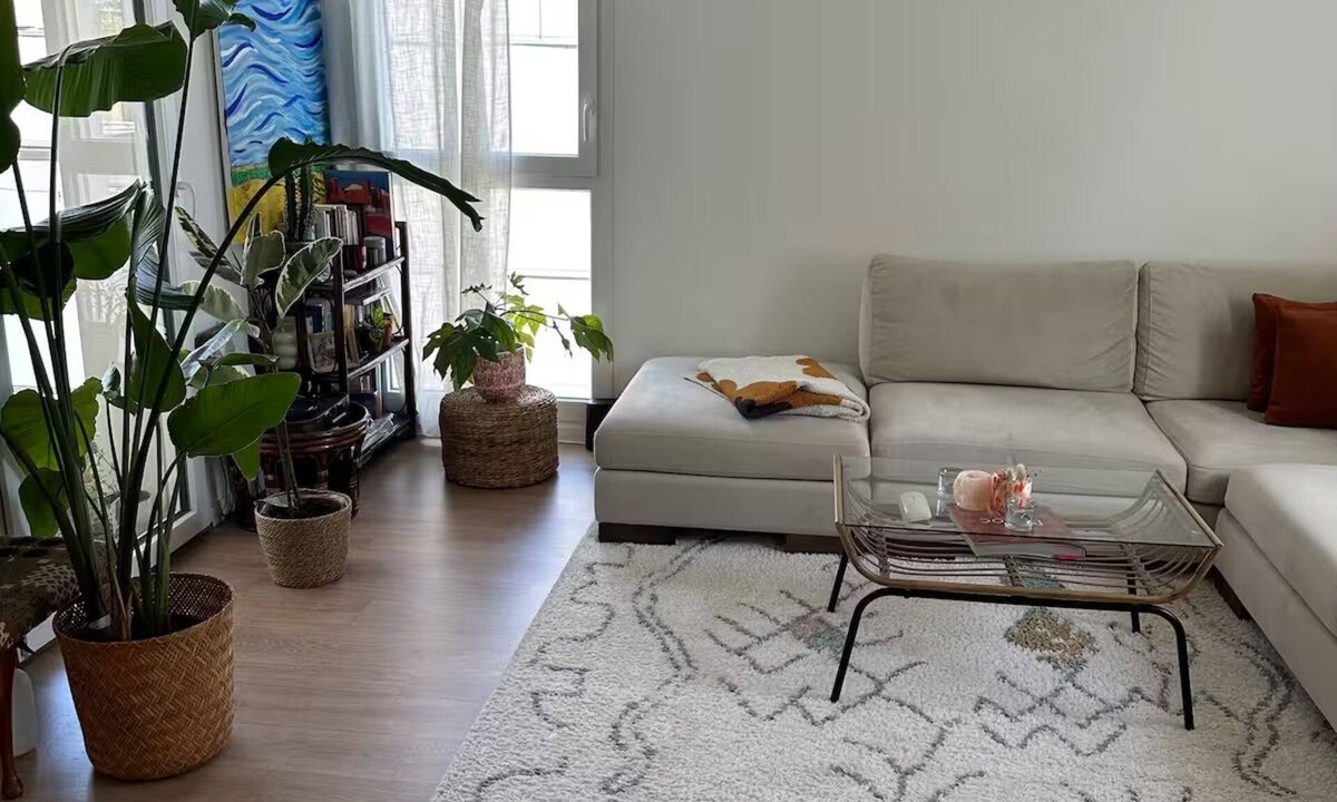 Quartier Grammont Apartment | Bright apartment with terrace Private parking