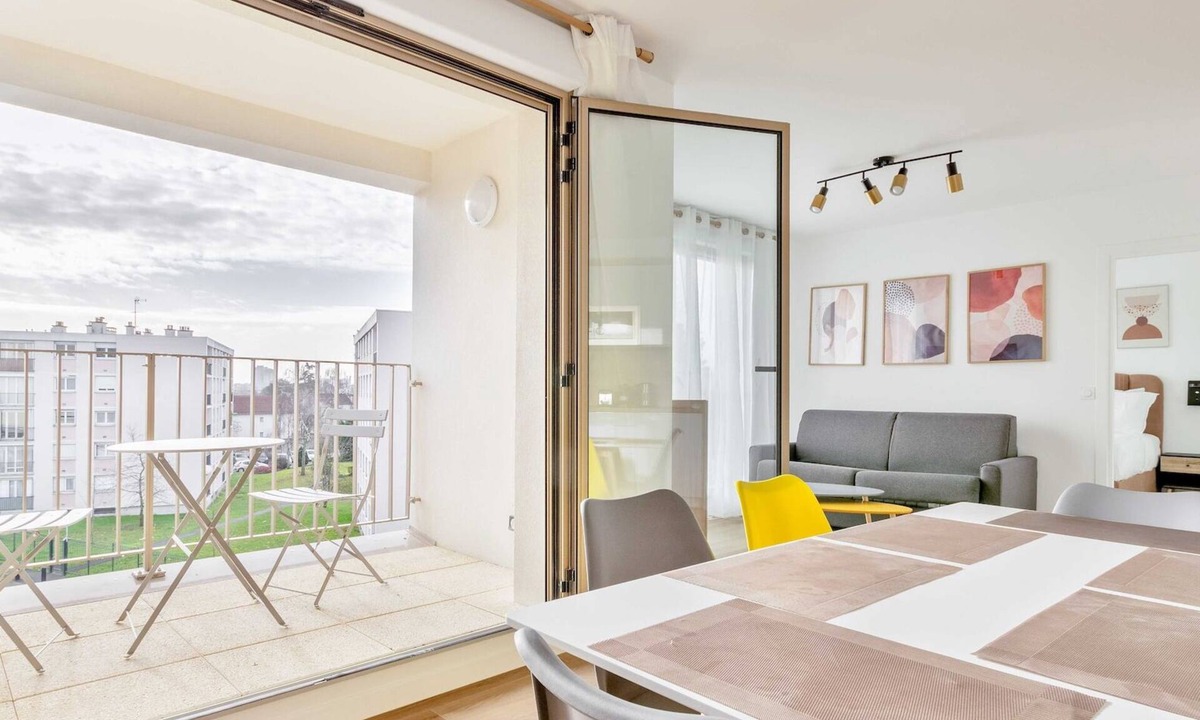 Champigny-sur-Marne Apartment | Bright apt with balcony -6P-Proche Disney/Paris