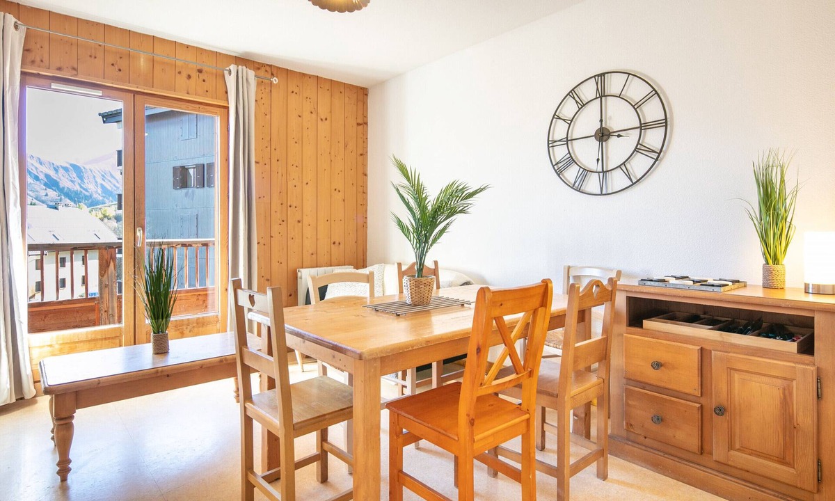 Saint-Sorlin-d'Arves Apartment | Bright apt 4/6 ppl, balcony, mountains view