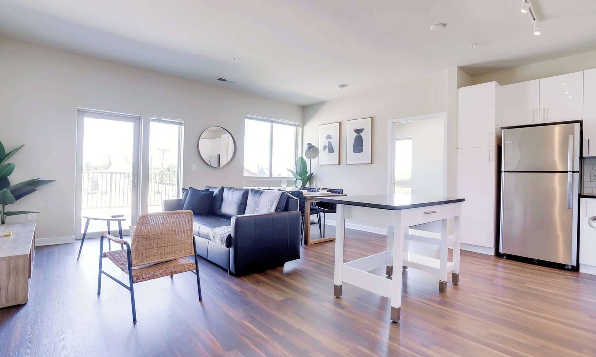 Groveton Apartment | Bright Apt W Den | Gym & Easy DC Access