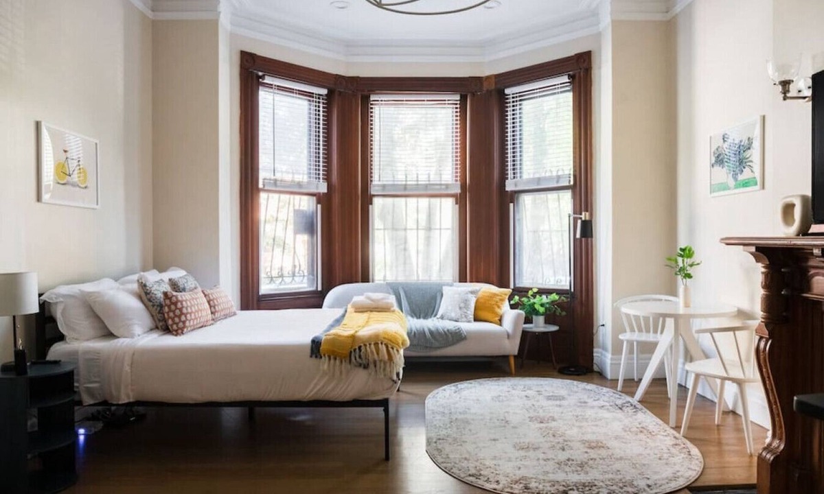 Back Bay Apartment | Bright Back Bay Studio