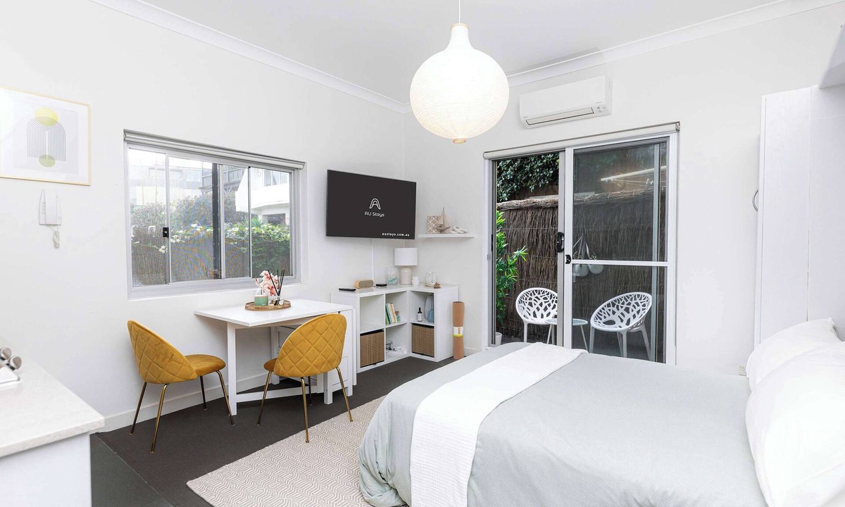 North Bondi Apartment | Bright beachfront studio with terrace & aircon