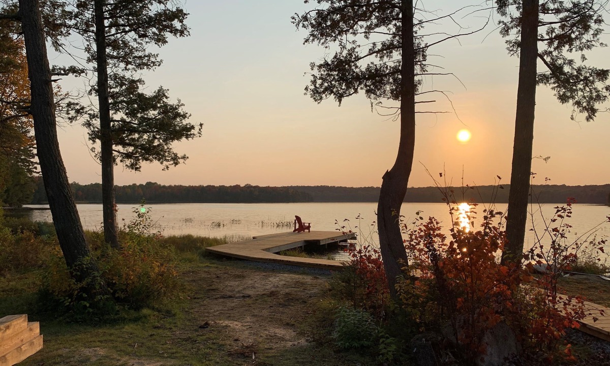 Novar Cottage | Bright, beautifully renovated lake-front cottage just north of Huntsville.