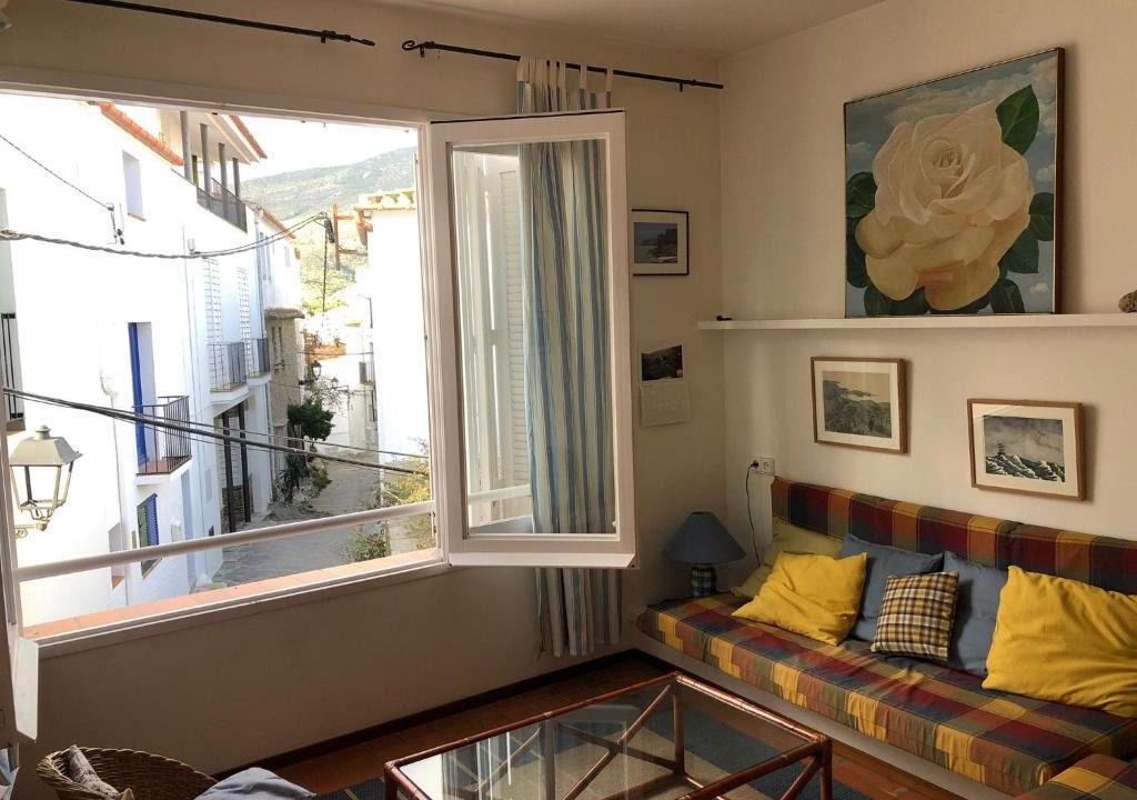 Portlligat Apartment | Bright Breezy Holiday Flat for tranquility and refuge and joy
