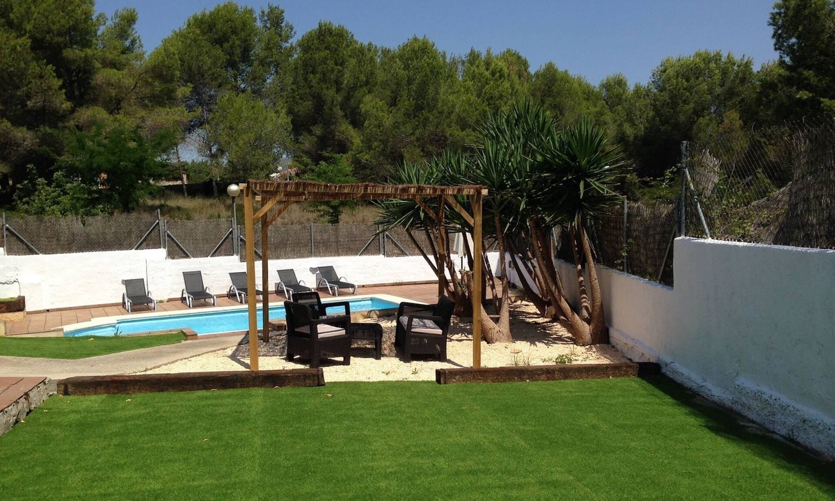 Sant Pere de Ribes Ski Chalet | Bright Casa Els Cards close to Sitges, A/C