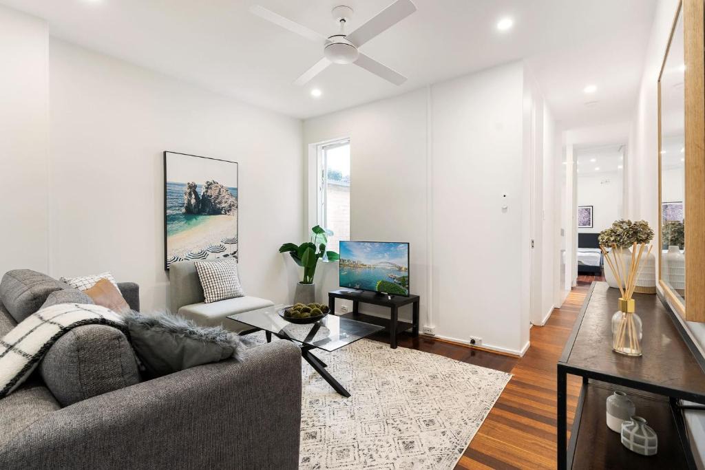 Darlinghurst Apartment | Bright Central Home