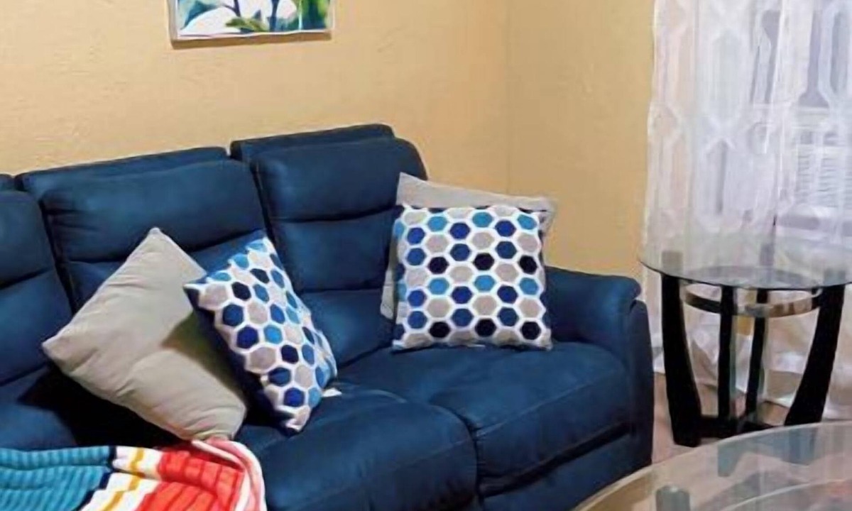 Worcester Apartment | Bright Charming/Netflix/Rokunn