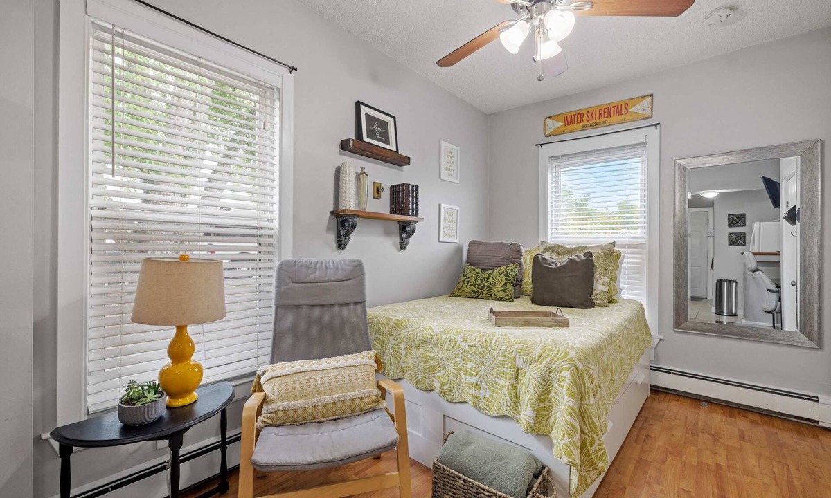 Manchester Apartment | Bright & Chic 1st Flr Studio - Short-Midterm Stays