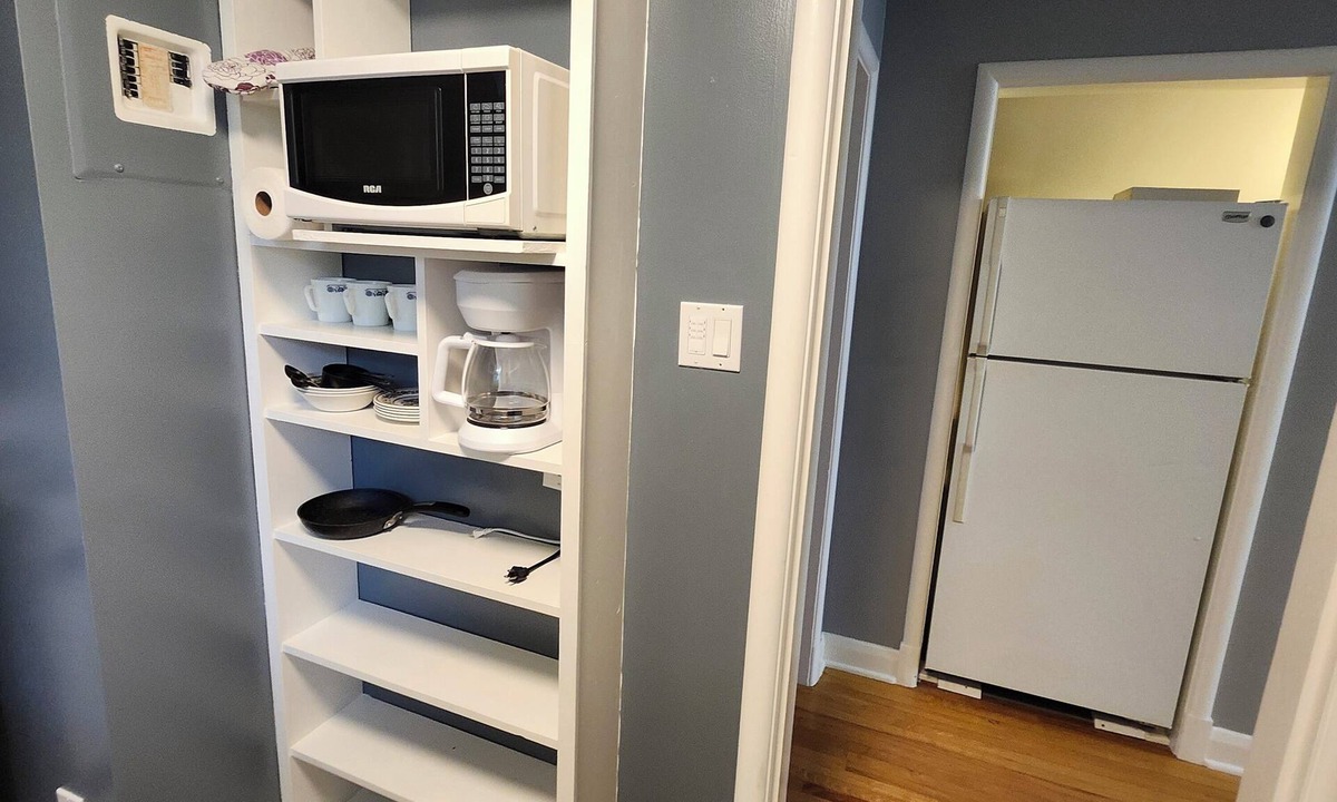 Sydney Apartment | Bright City Centre 2nd Floor Apt. Pet Friendly Long Term Stays Welcome!