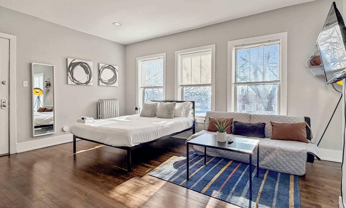 Chicago Apartment | Bright, Clean, and Furnished Studio Unit