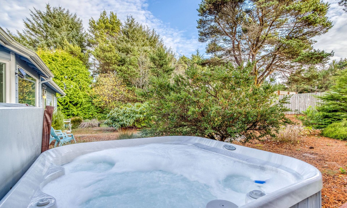 Beverly Beach House | Bright, Clean Single-Level Above Beverly Beach has a Master Suite and Hot Tub!