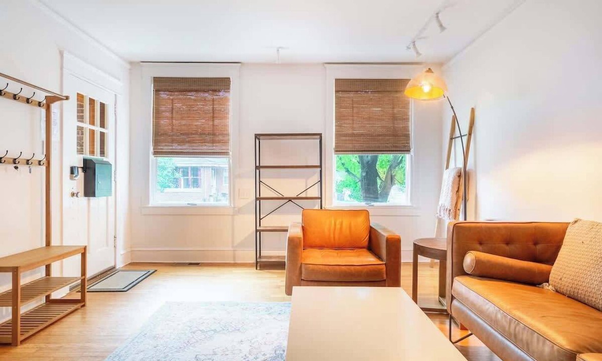 Wilmington Apartment | Bright, clean spacious 2 BR apt off street parking