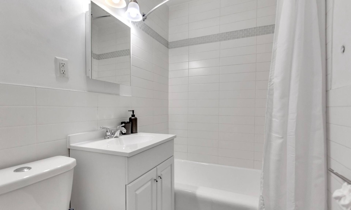 East Falls Apartment | Bright, comfortable apartment with inviting décor