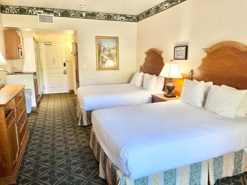 Zermatt Apartment | Bright & Comfy Double Queen Suite at Zermatt - 206