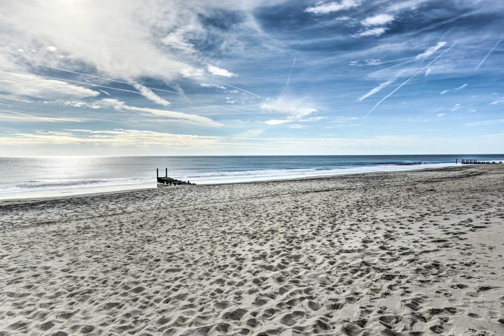 Admiral Estates Apartment | Bright Condo Half-Block to Cape May Beach!