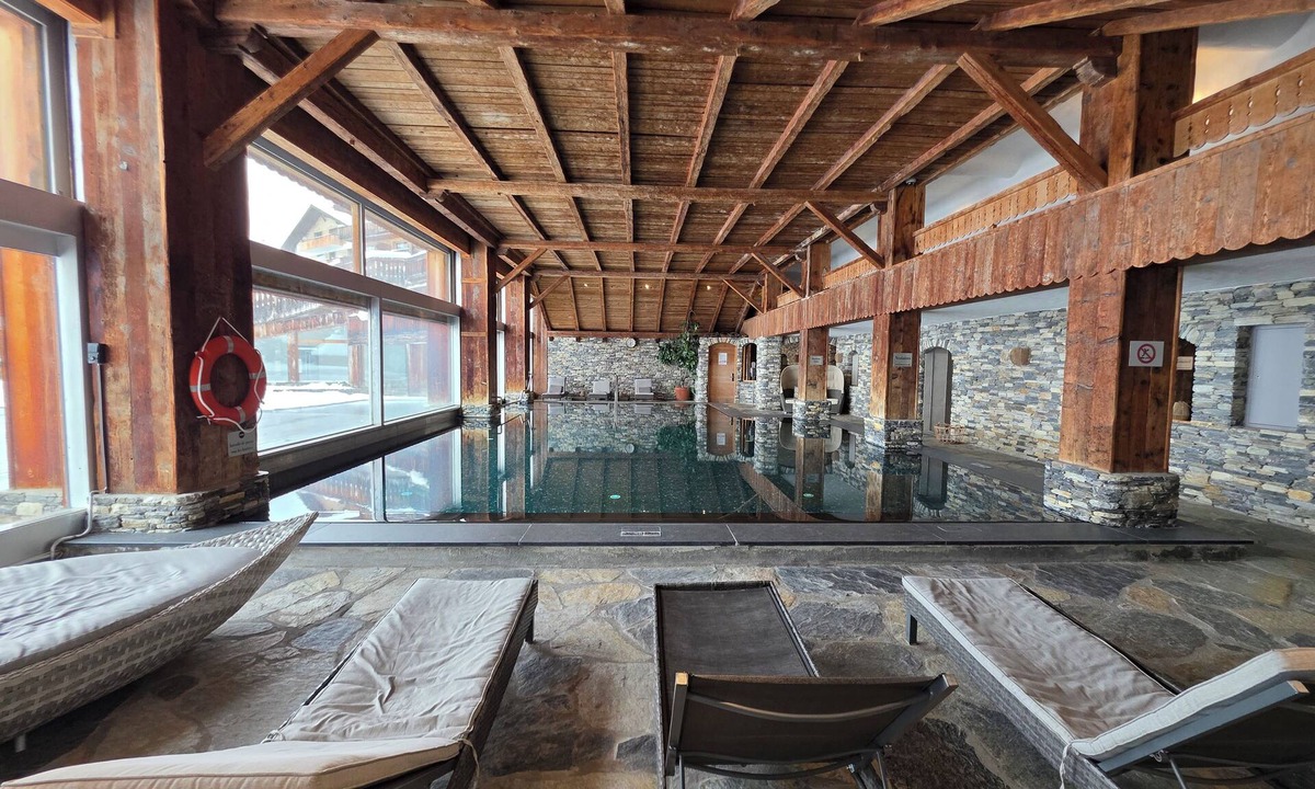 Lens Apartment | Bright, cosy studio with south-facing terrace & swimming pool