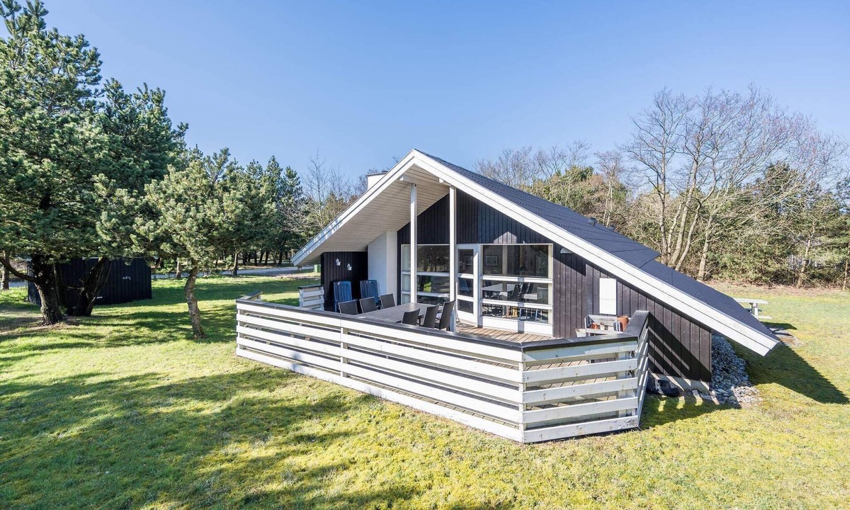 Houstrup House | Bright Cottage with Covered Terrace-By Traum