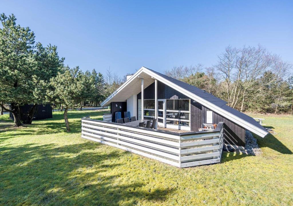 Houstrup House | Bright Cottage with Covered Terrace-By Traum