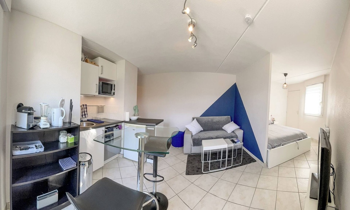 Chambery Apartment | Bright Cozy Apartment, Near TrainStation * Parking