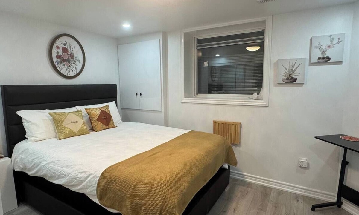 Ajax Apartment | Bright & Cozy Basement Apartment