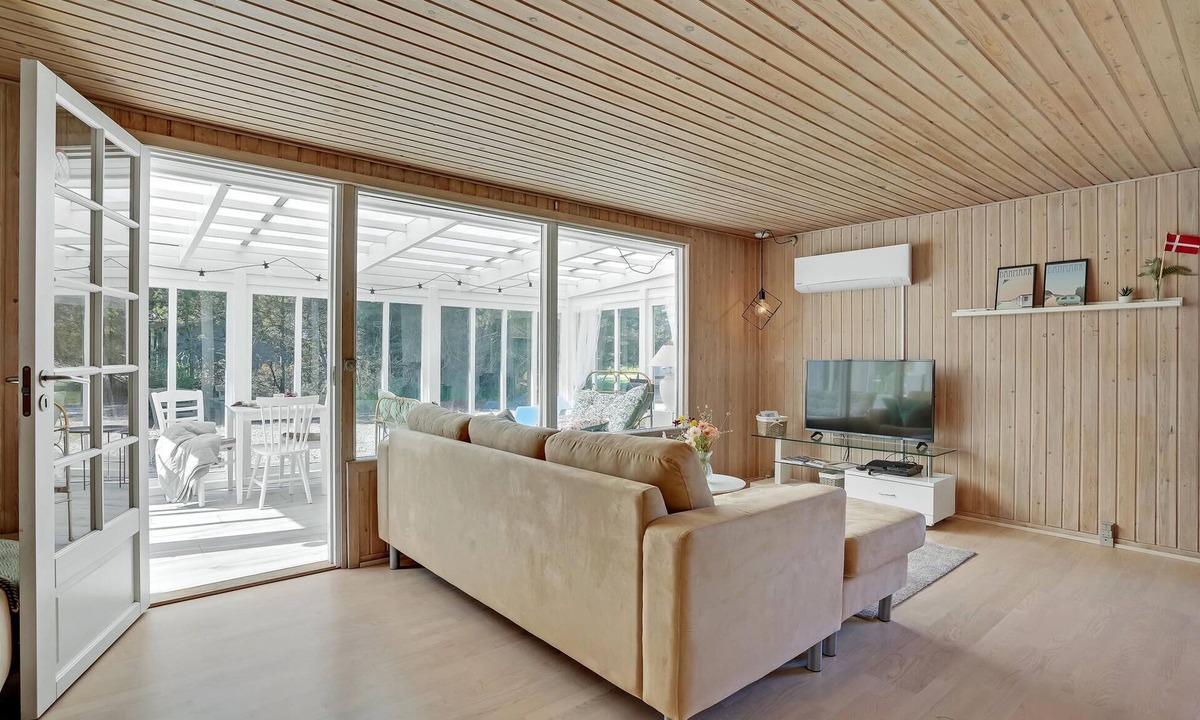 Sønder Vorupør House | Bright, cozy cottage with winter garden in great nature.