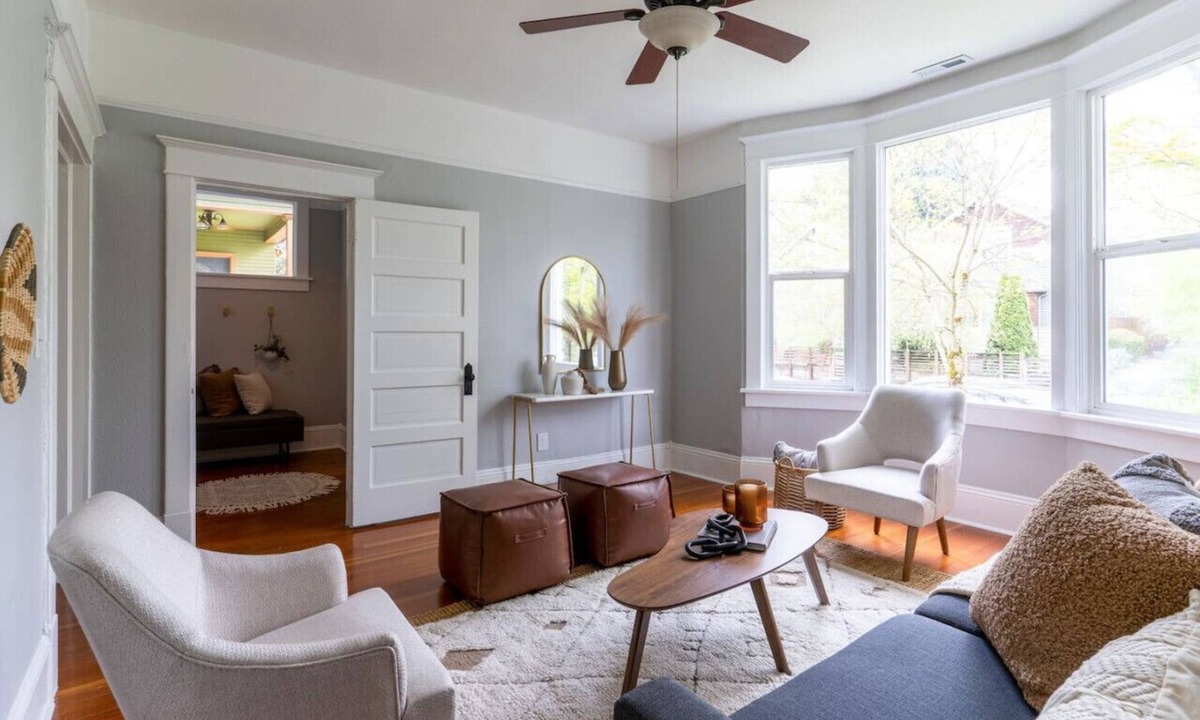 Minor House | Bright & Cozy Home | Walkable, Private Yard + WiFi