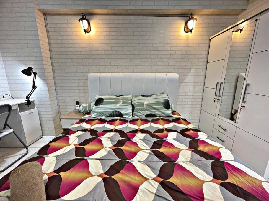 Pluit Apartment | Bright cozy studio 1BR Cityview, SmartTV,FAST Wifi at Greenbay Pluit