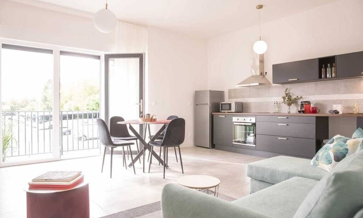 La Ferte-sous-Jouarre Apartment | Bright duplex 108 Ferté-sous-Jouarre