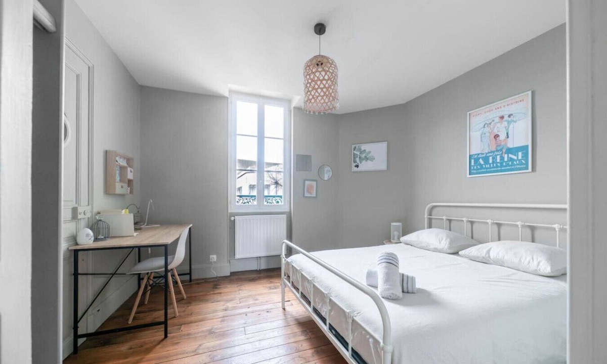 Champ-Capelet Apartment | Bright & decorated apartment, free parking