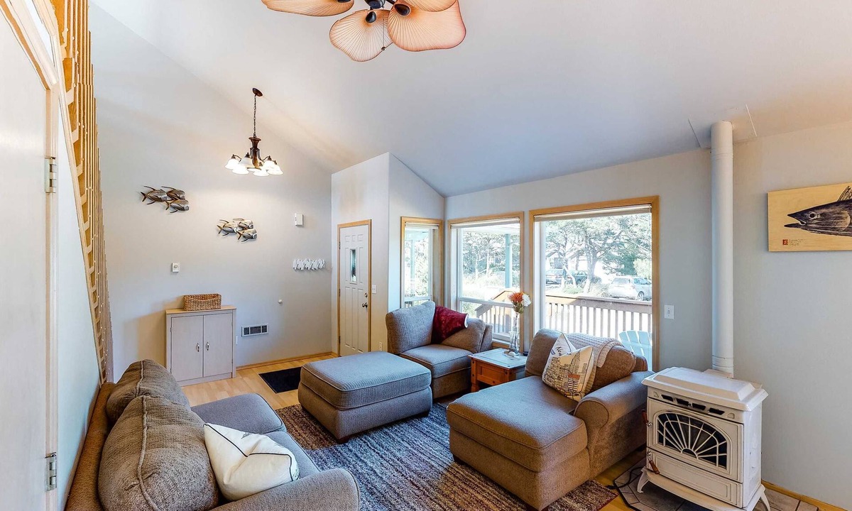 Kiwanda Shores House | Bright dog-friendly home with wrap-around deck just steps from beach