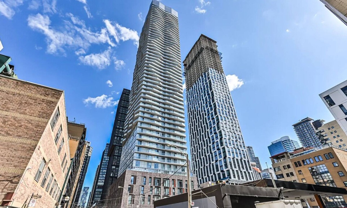 Downtown Toronto Condo | Bright Downtown Retreat near Eaton Centre & Subway