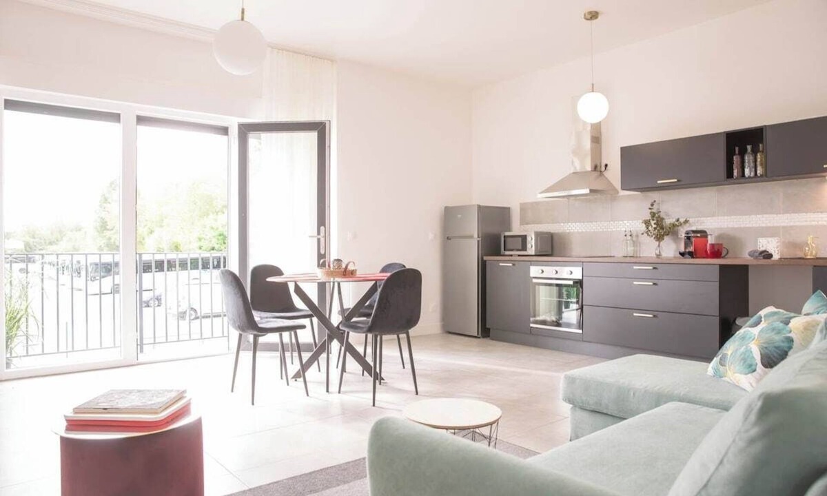 La Ferte-sous-Jouarre Apartment | Bright duplex 108 Ferté-sous-Jouarre