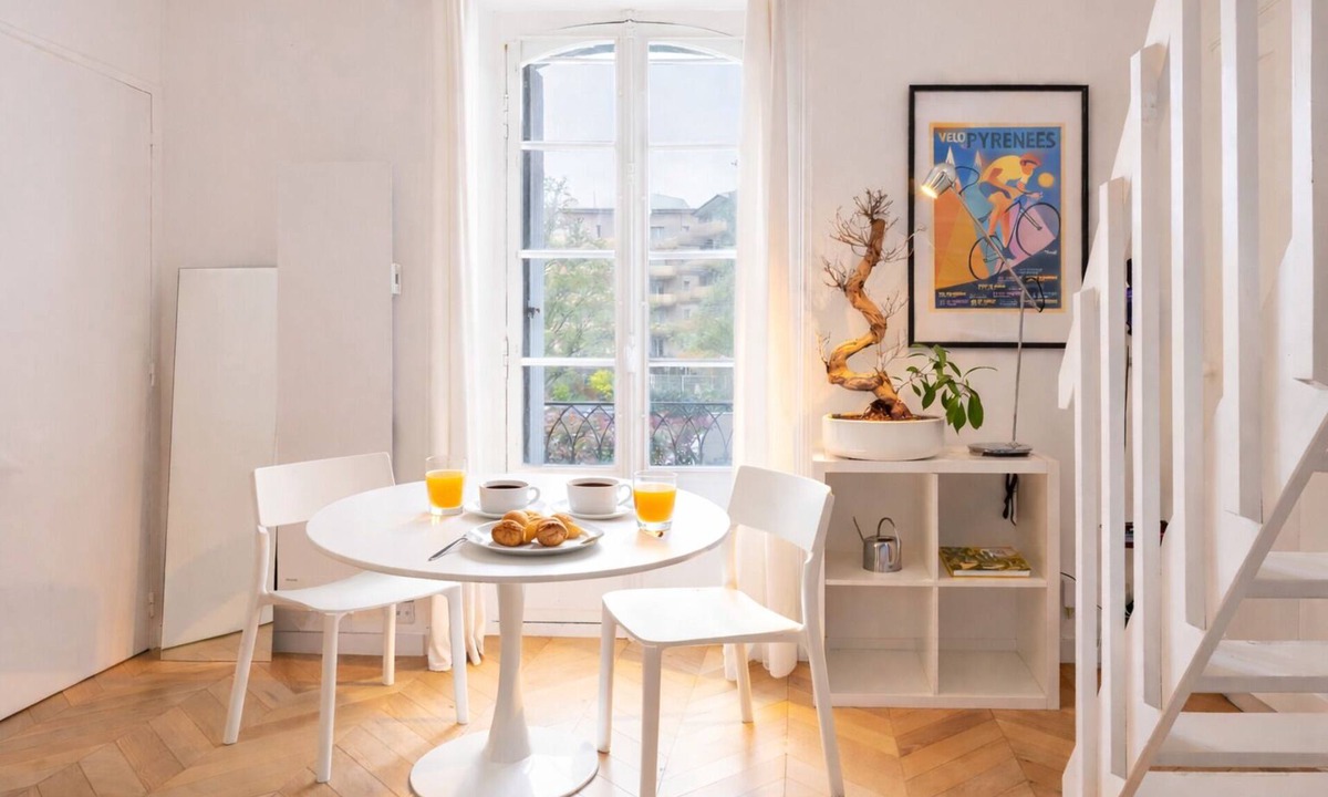 Alphonse Guerin Apartment | Bright duplex - Station & center on foot - Au Calme