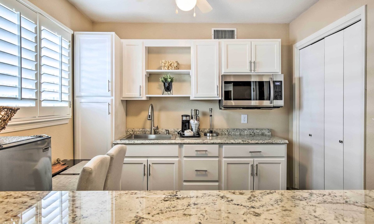 Bandolero - Tarascas Apartment | Bright El Paso Studio Near Area Attractions!