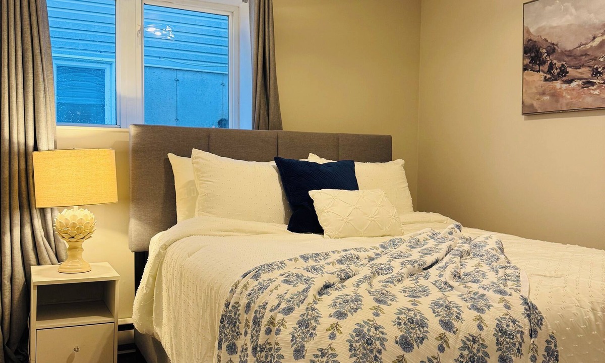 St. John's Apartment | Bright & Elegant, Near YYT