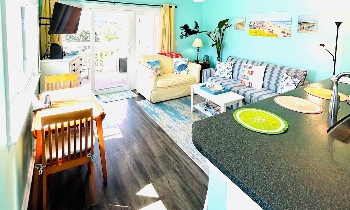 North Carolina Coast Condo | Bright end unit, Ocean Views, 1st floor, Pool, large beach, Direct access !